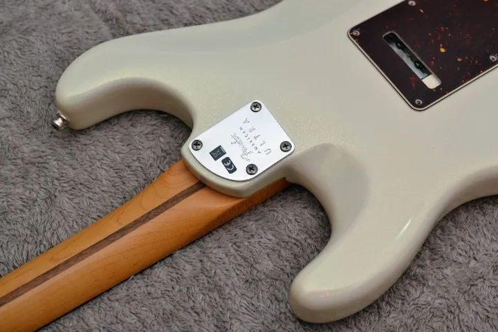 Guitarra Fender Stratocaster American Ultra Arctic Pearl  - Foto 2