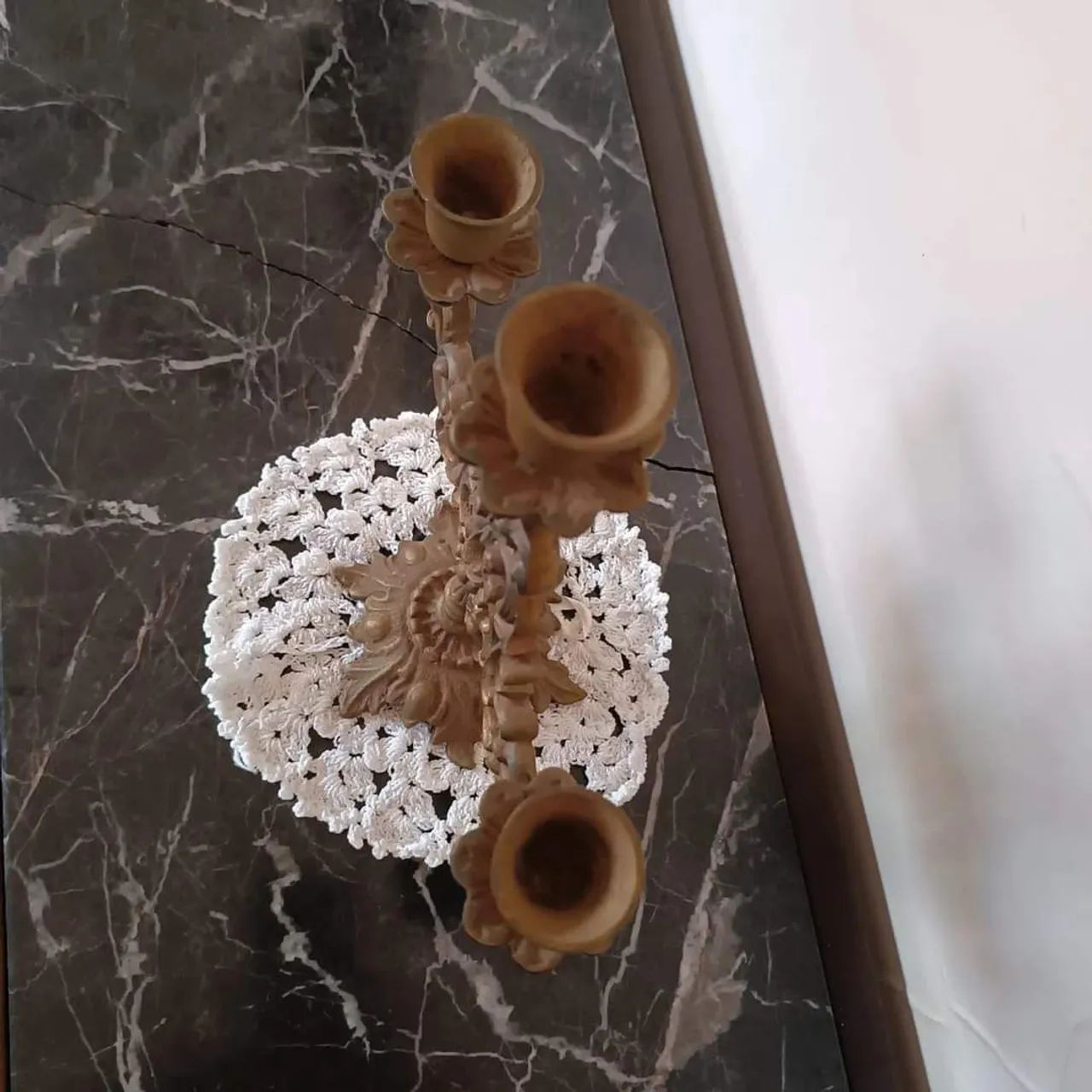Par de Candelabros Antigos em Bronze - Foto 3
