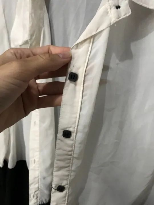 Blusa social branca/preta - Foto 2