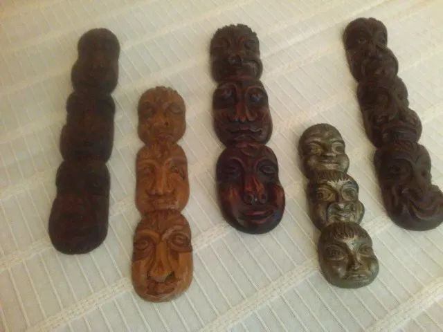 totens em madeira entalhado. 28x6x3 cada peça. - Foto 3