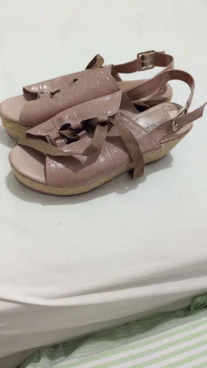 Sandália plataforma linda Tam 37 baixei agora é 39 reais - Foto 5