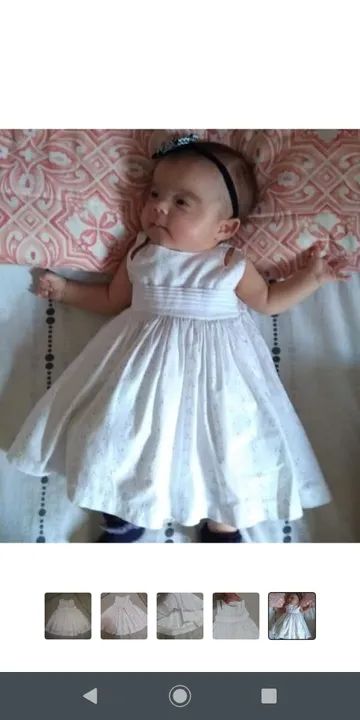Vestido branco de renda para bebê menina