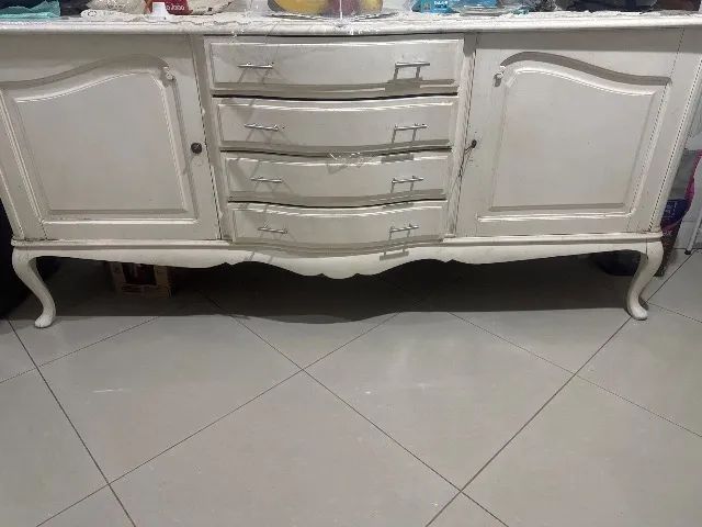 Vendo armário em madeira maciça