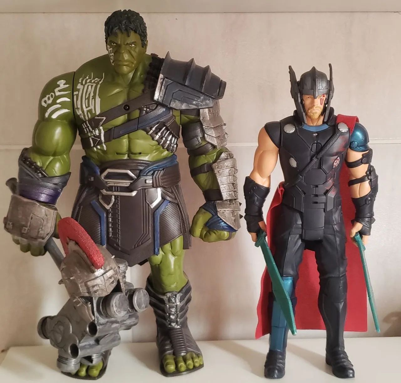 Hulk gladiador + Thor Ragnarok ambos eletrônico com frases em português -  Artigos infantis - Taguatinga Norte (Taguatinga), Brasília 1315699546 | OLX