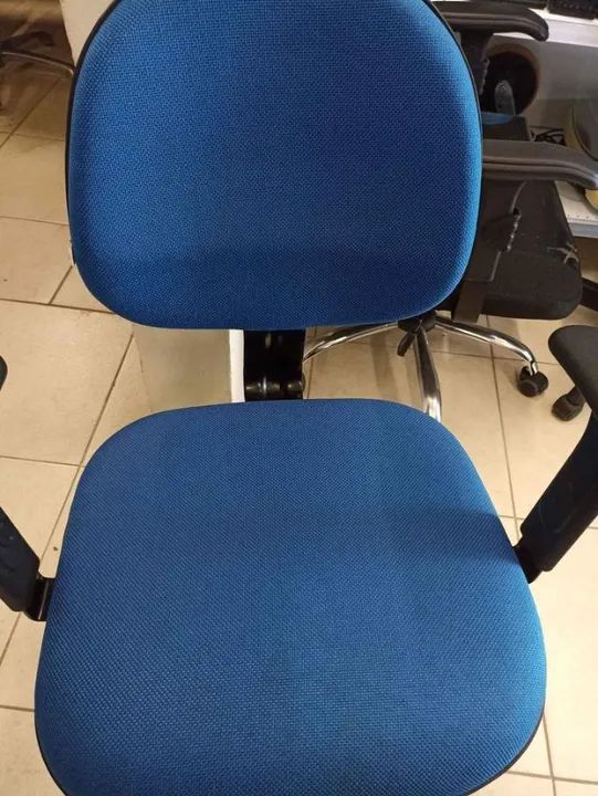 Cadeira para Escritório Azul com Rodinhas Apoio de braço Confortável Grande Quantidade - Foto 3