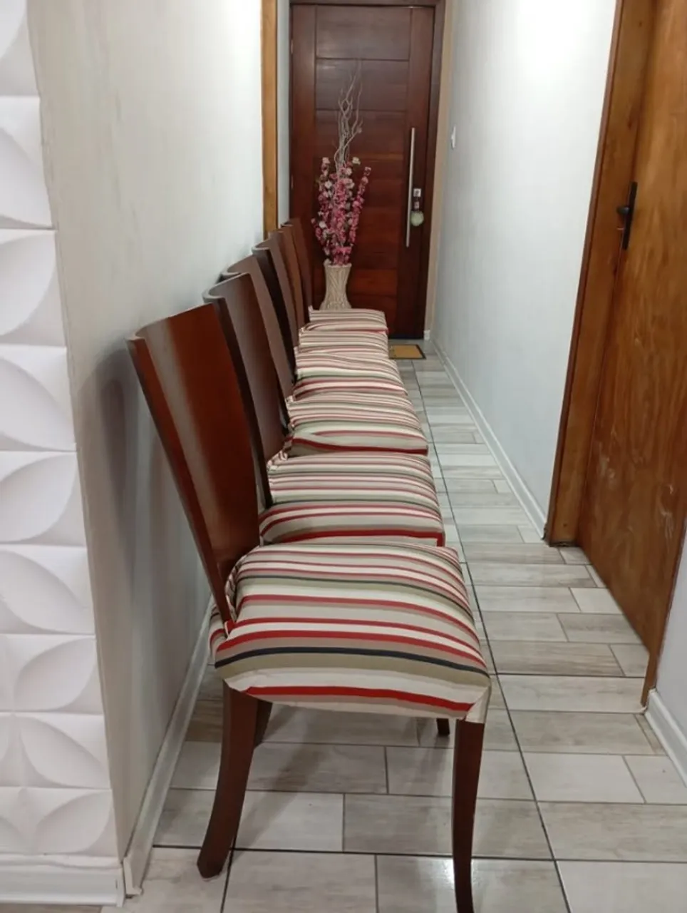 6 Cadeiras em Madeira p/ mesa de Jantar. Viamão