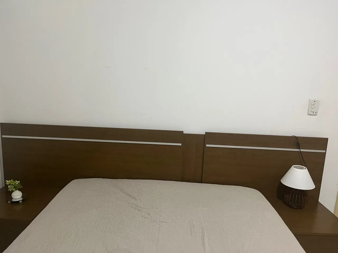 Cama de Casal com Cabeceira em Madeira