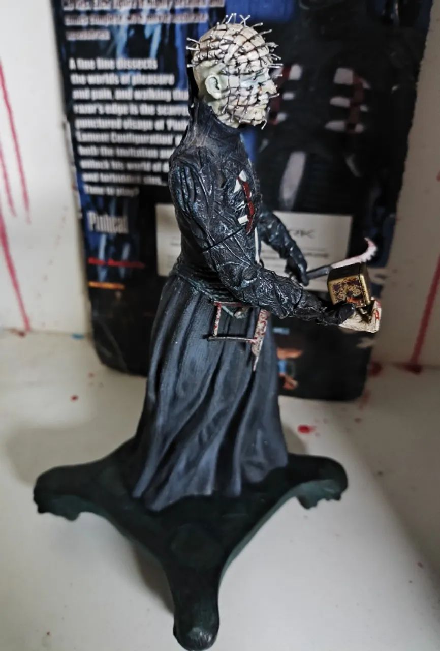 Pinhead + base pilar baf- Hellraiser Cult Classics Icon - Neca - 2009 - Foto 2