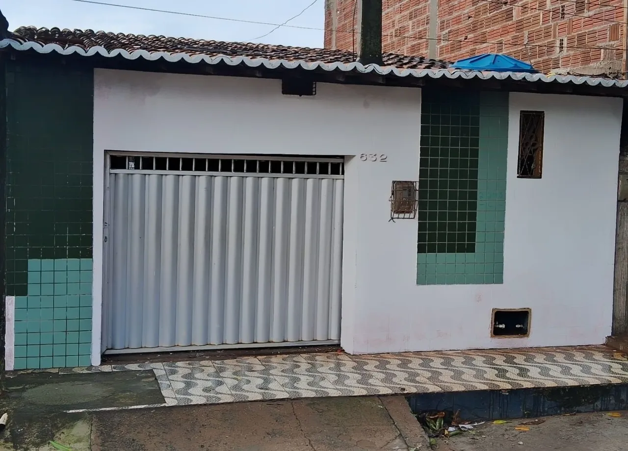 Casa próximo ao centro de Parnamirim, atrás do Queiroz atacadão