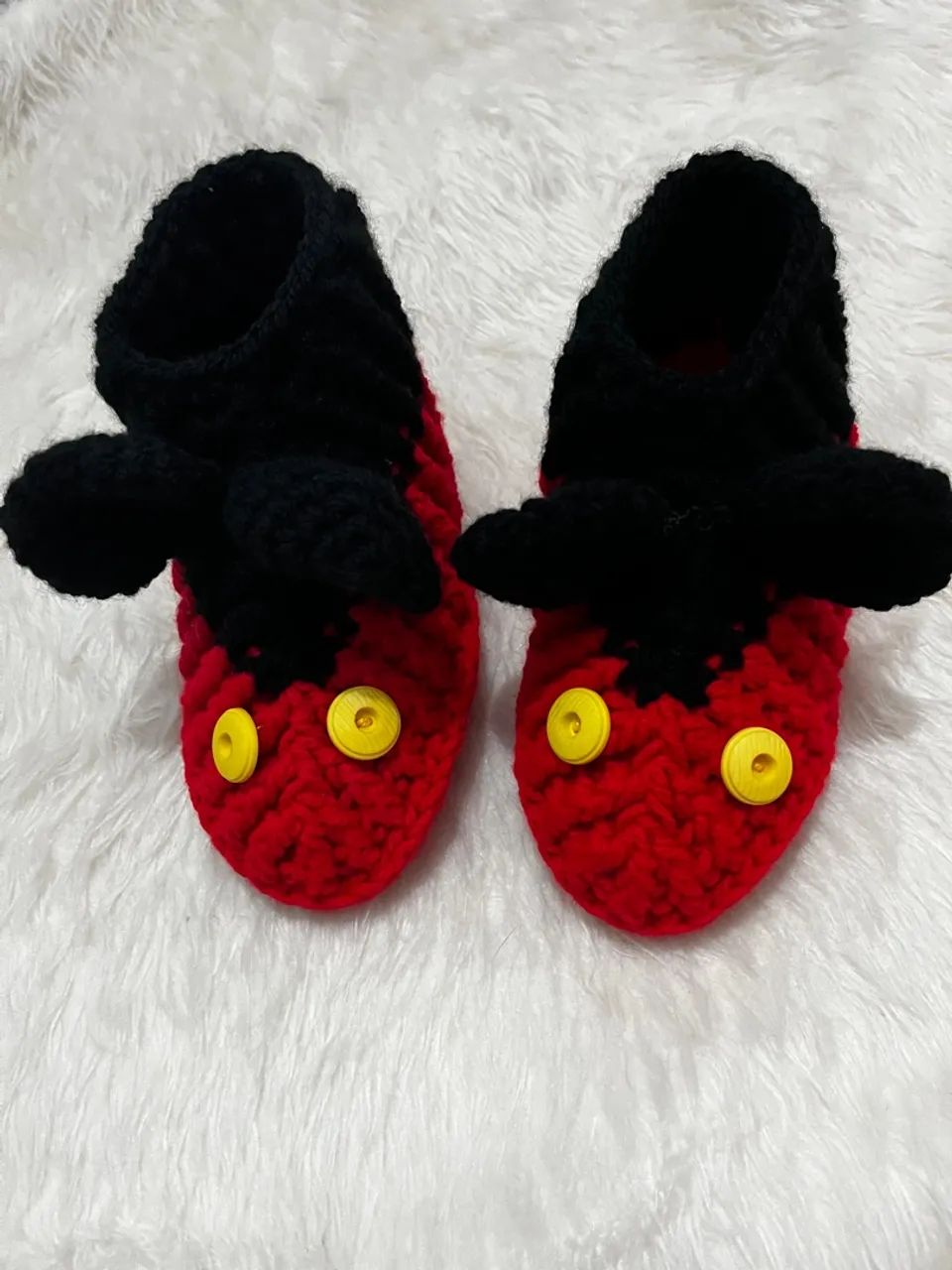Pantufa Infantil Mickey em Crochê Lã Unissex Preta Vermelha  - Foto 2