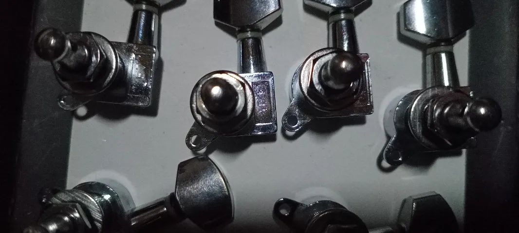 Jogo de Tarraxas cromadas para guitarra  - Foto 3