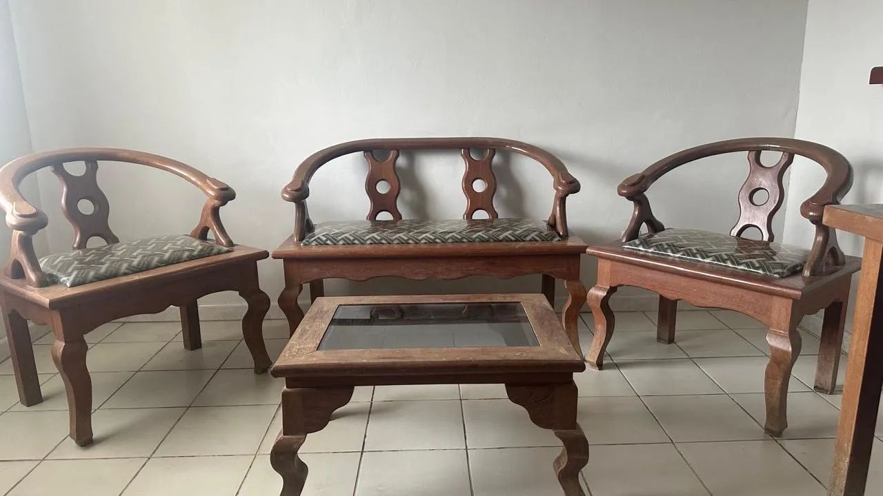 Sofá, poltronas e mesa de centro 65204303266305120