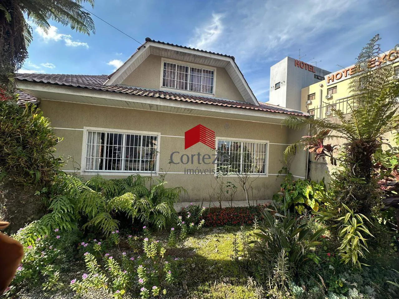 Casa comercial com 230m² , para aluguel, no bairro Centro em São José dos Pinhais