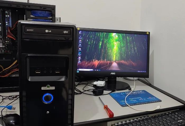 Computador I3 2G  3.30GHz, 8GB memoria, HD 512 