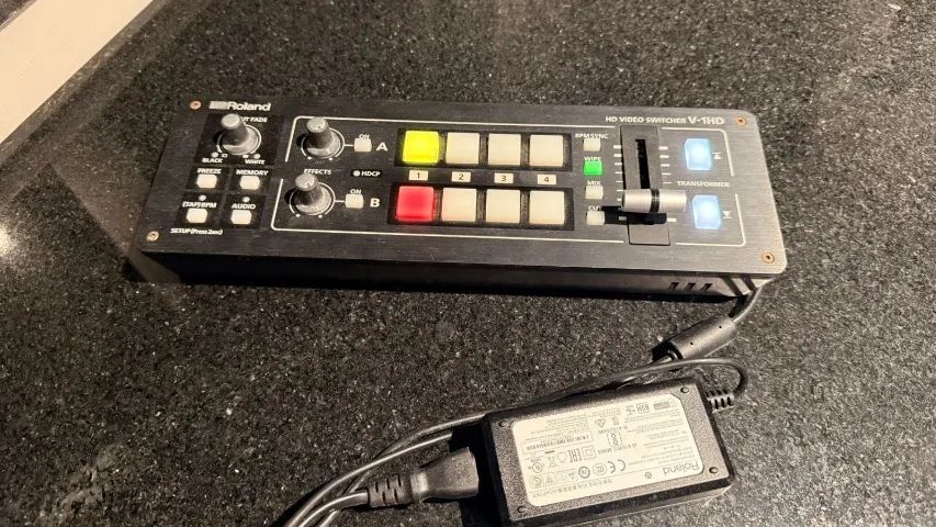 Roland Video Switcher Roland V-1hd 4 Canais (LIVE E STREAM) Controle por IPAD e computador - Foto 2