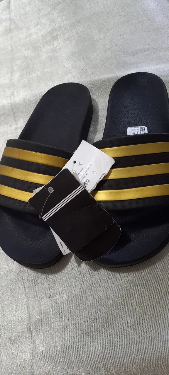 Sandália Adidas original Adilette Preta e Dourada