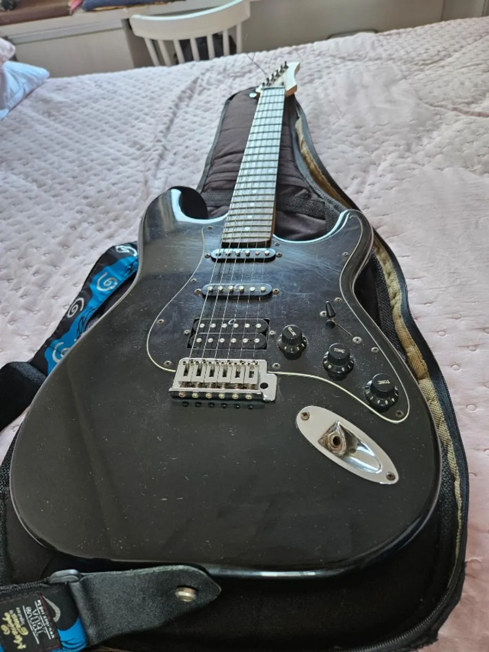 Guitarra preta com Bag/Capa