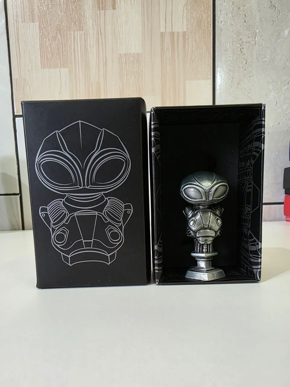 Busto Arraia Negra (Black Manta) - Omelete Box / DC / Metal