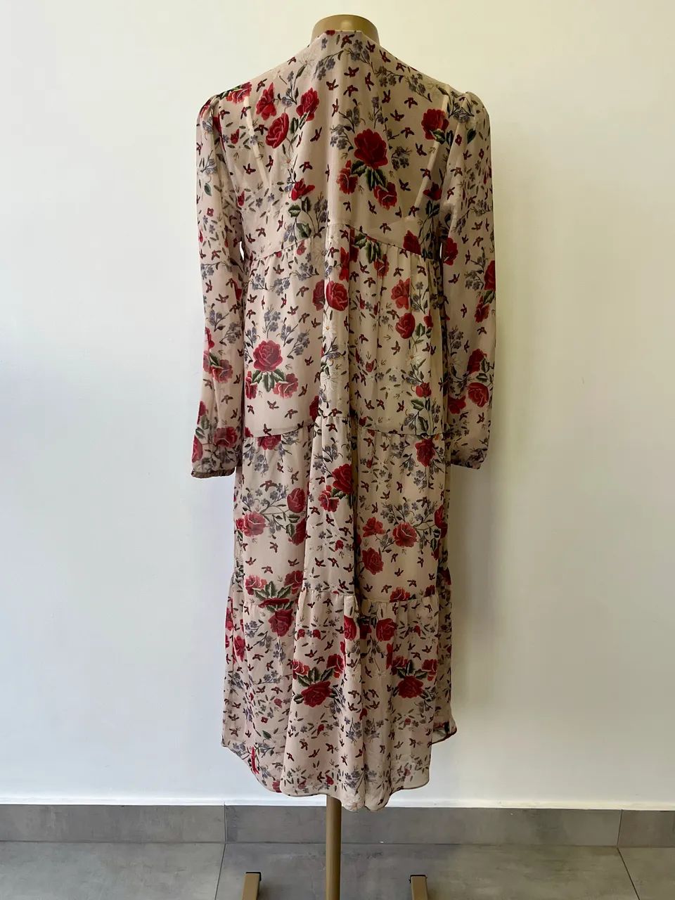 Belo vestido Floral Amaro midi, com anágua - Foto 4