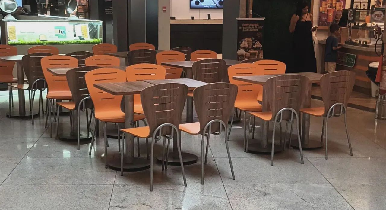 Conjunto de mesas e cadeiras para área de alimentação - Foto 2