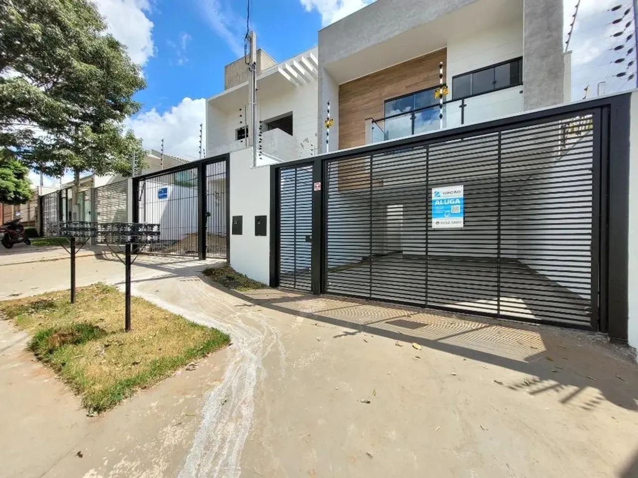 Sobrado para alugar em Maringá, Residencial Moreschi, com 3 quartos, com 211.76 m²