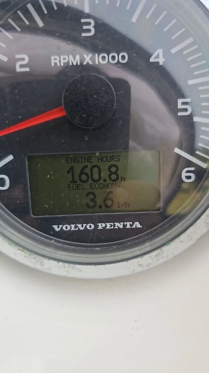 Ventura 265 cabinada 2018 motor volvo nova com 160 hs - Foto 5