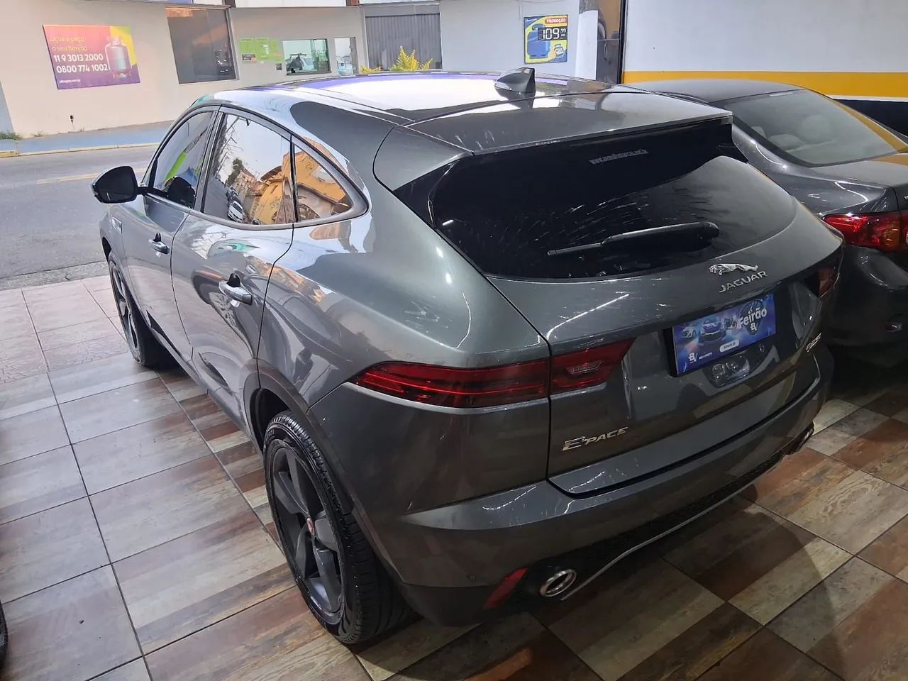 Jaguar E-Pace 2.0 AWD 249cv Aut. 2019 - Foto 4