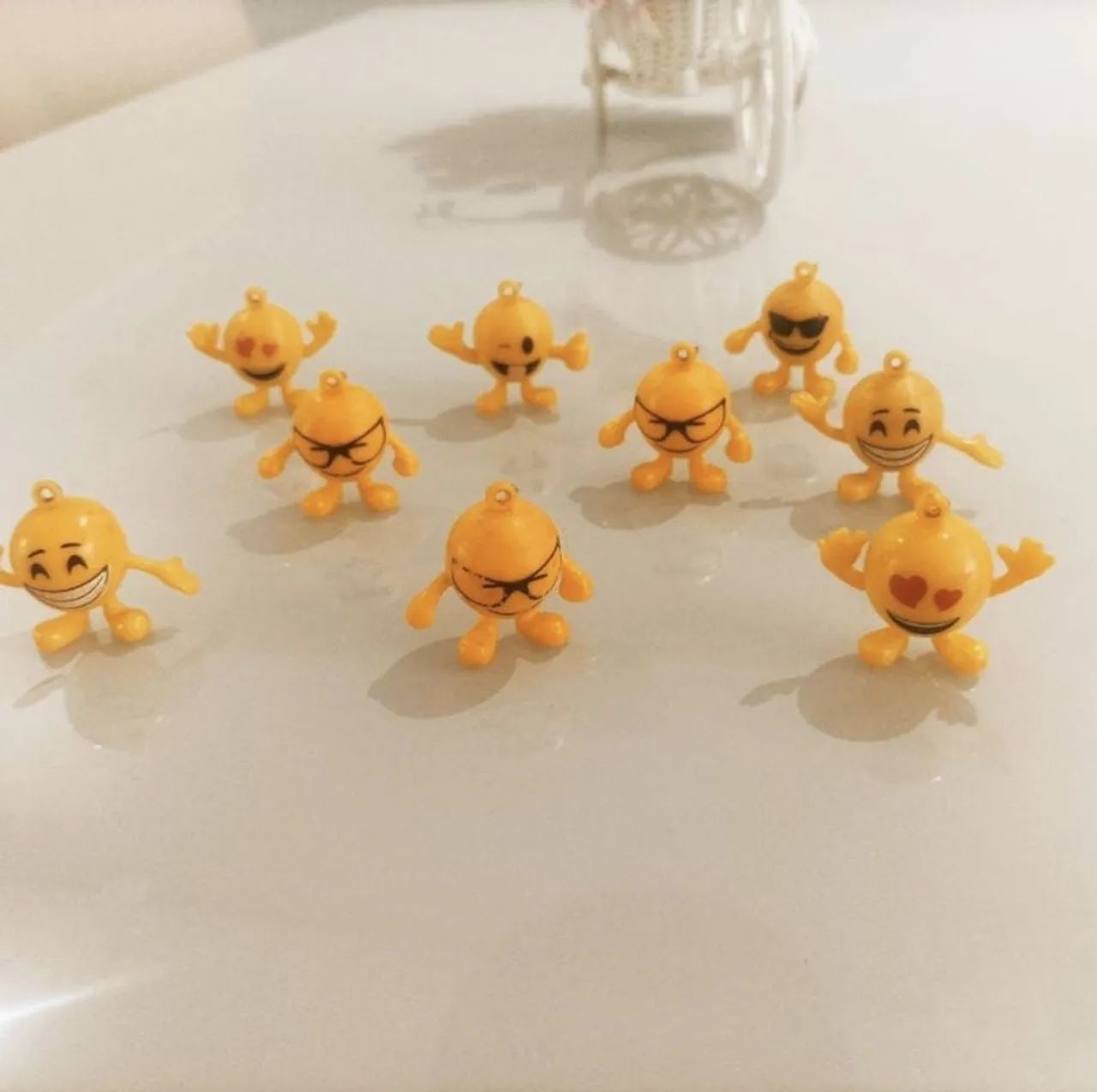 Lote Miniaturas dos Emojis - Brinquedos colecionáveis - Foto 3