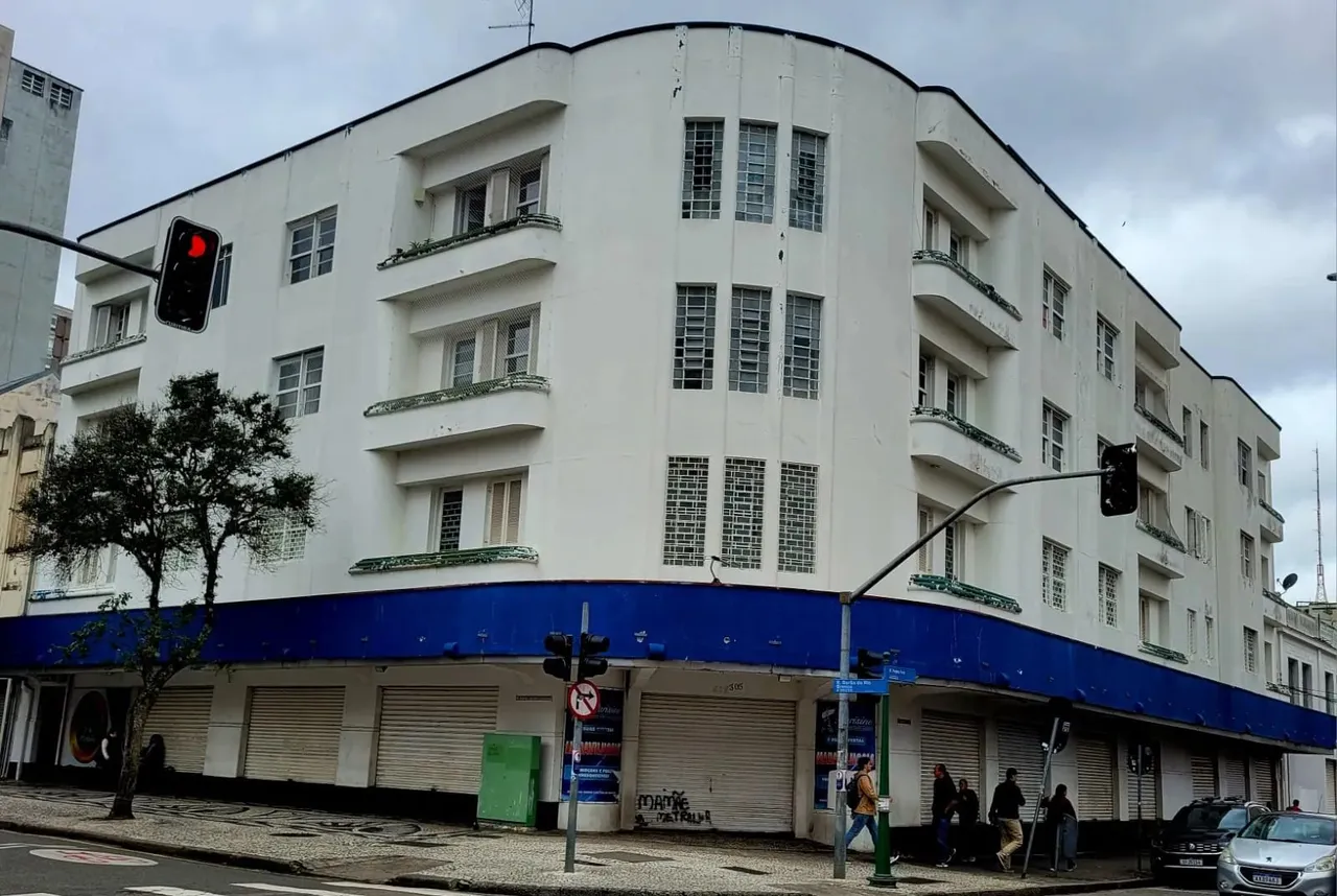 Imóvel para aluguel possui 1.458 M² com 7 Salas no Centro - Curitiba - PR