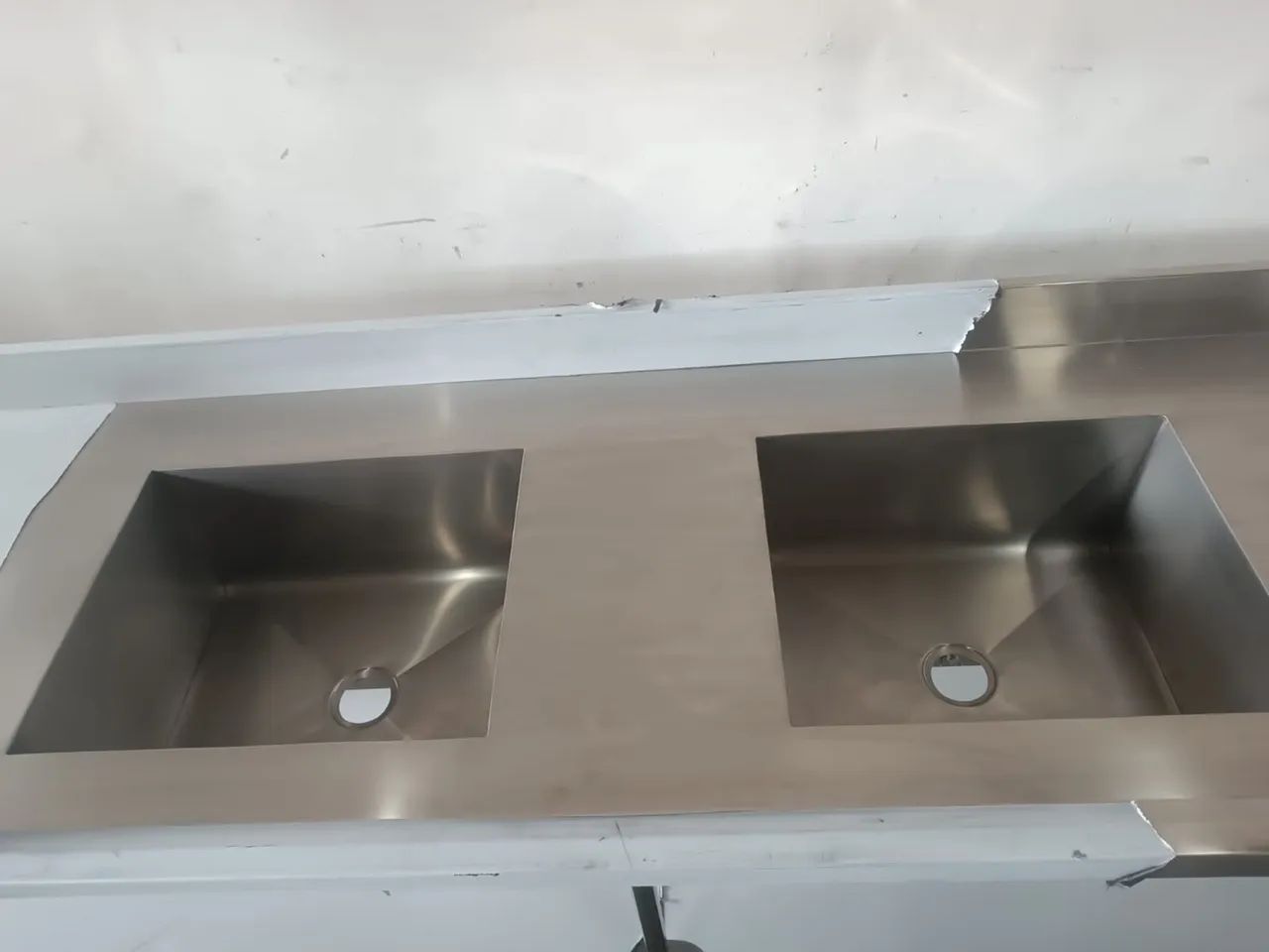 Pia industrial de aço inox com duas cubas - Foto 4