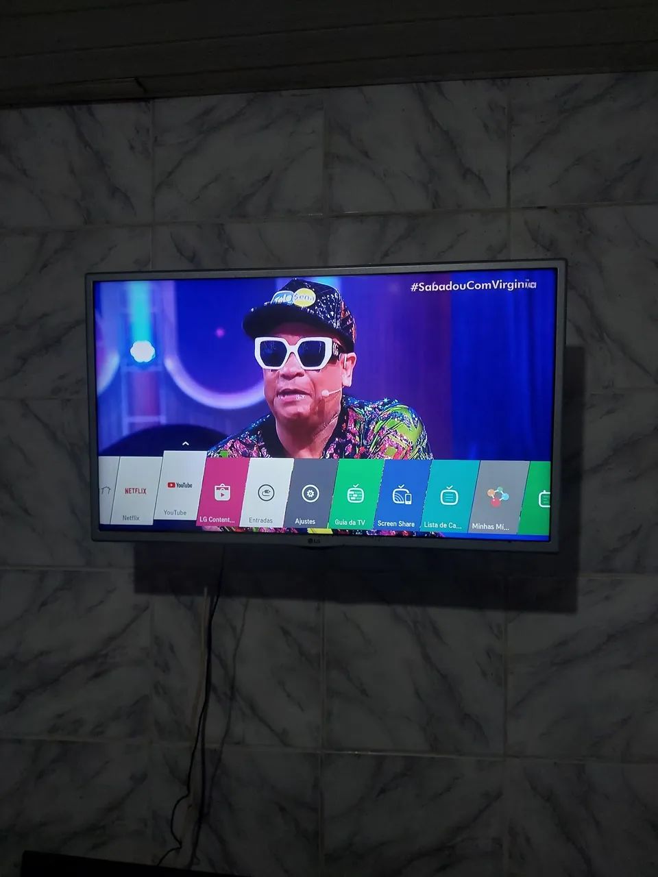 LG 32-inch Smart TV64418589047297121