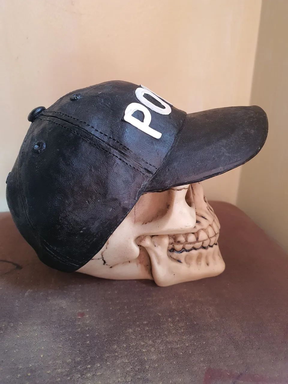 CAVEIRA DA POLICIA EM RESINA - Foto 2