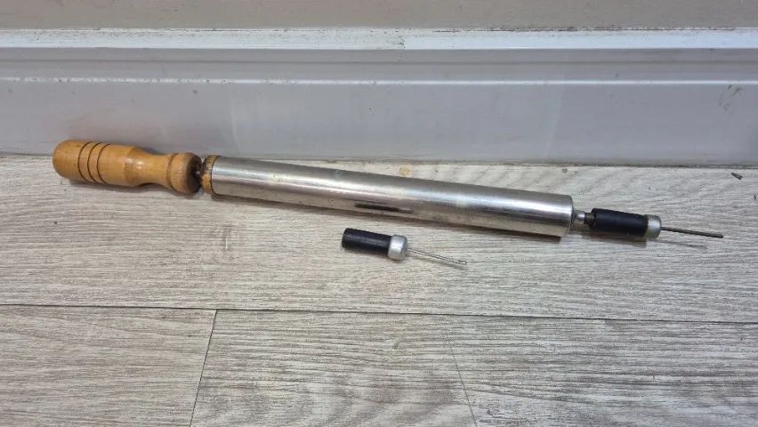 Bomba de ar (Material em alumínio e madeira)