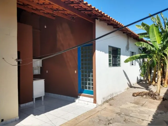 ALUGA-SE | CASA - 1.200,00
