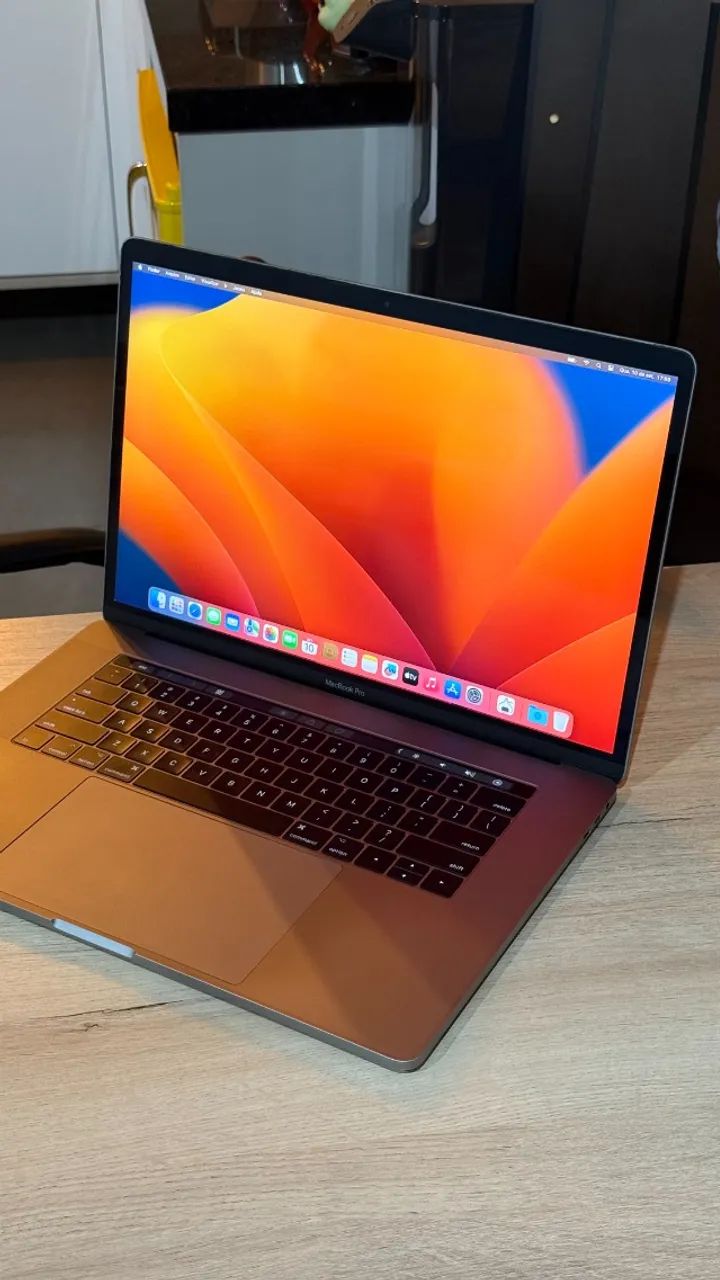 MacBook本体 MacBook Pro 2017 Core i5 16GB 250GB MacBook Pro (13 polegadas, 2017, duas portas Thunderbolt 3