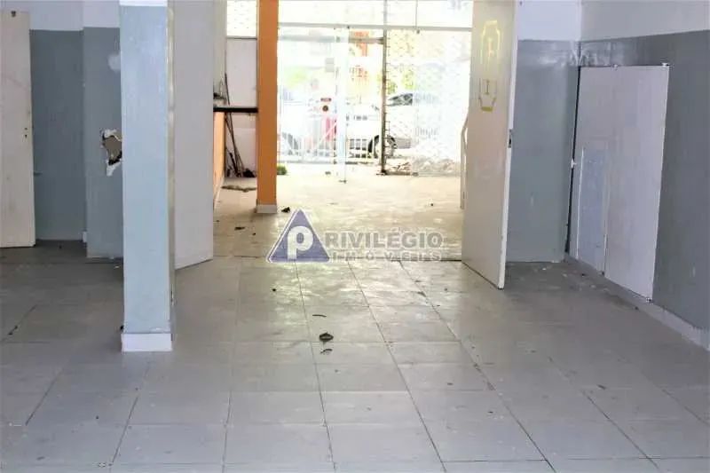 Prédio comercial no Humaitá composto de 3 andares !!!