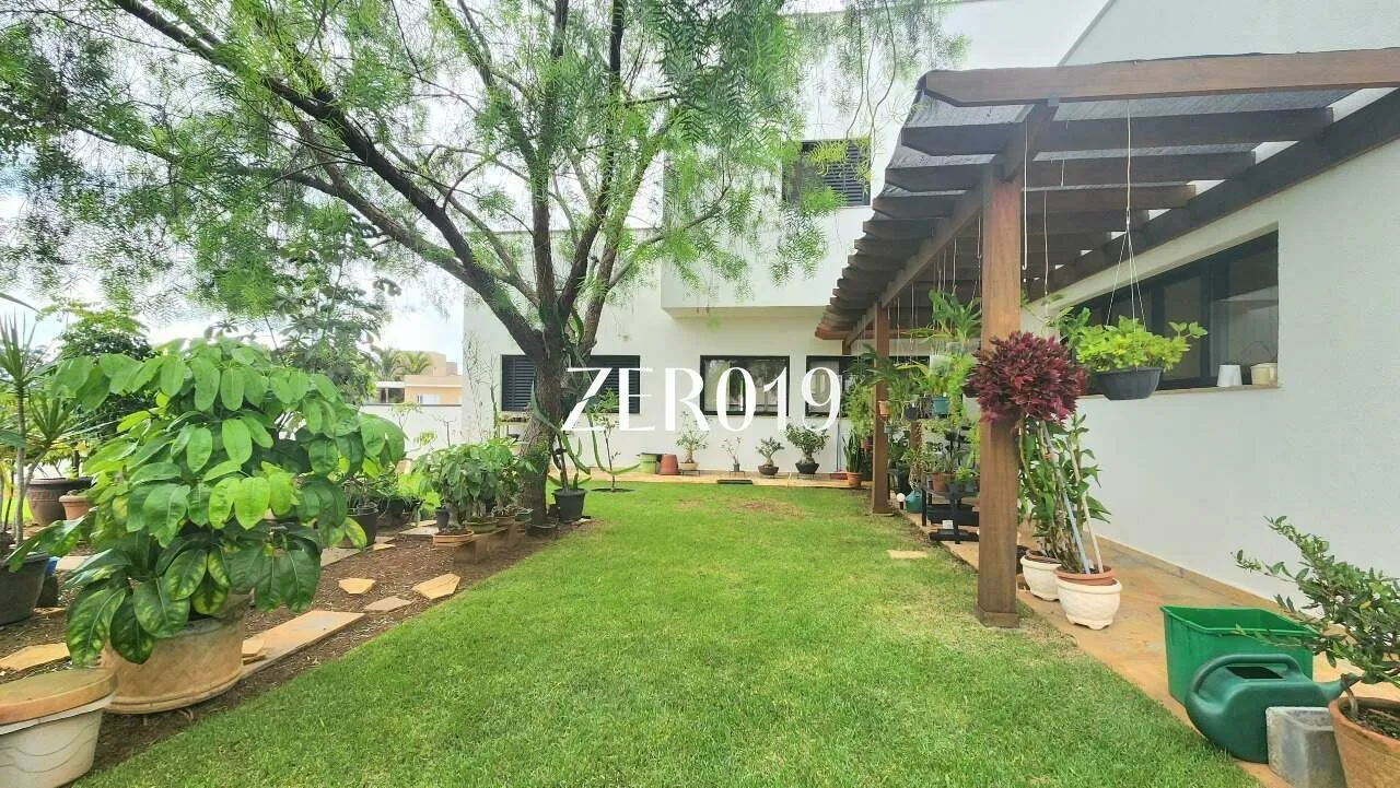 Casa em condomínio à venda, 330m² com 4 suítes e 3 vagas no bairro Residencial Estância Eu