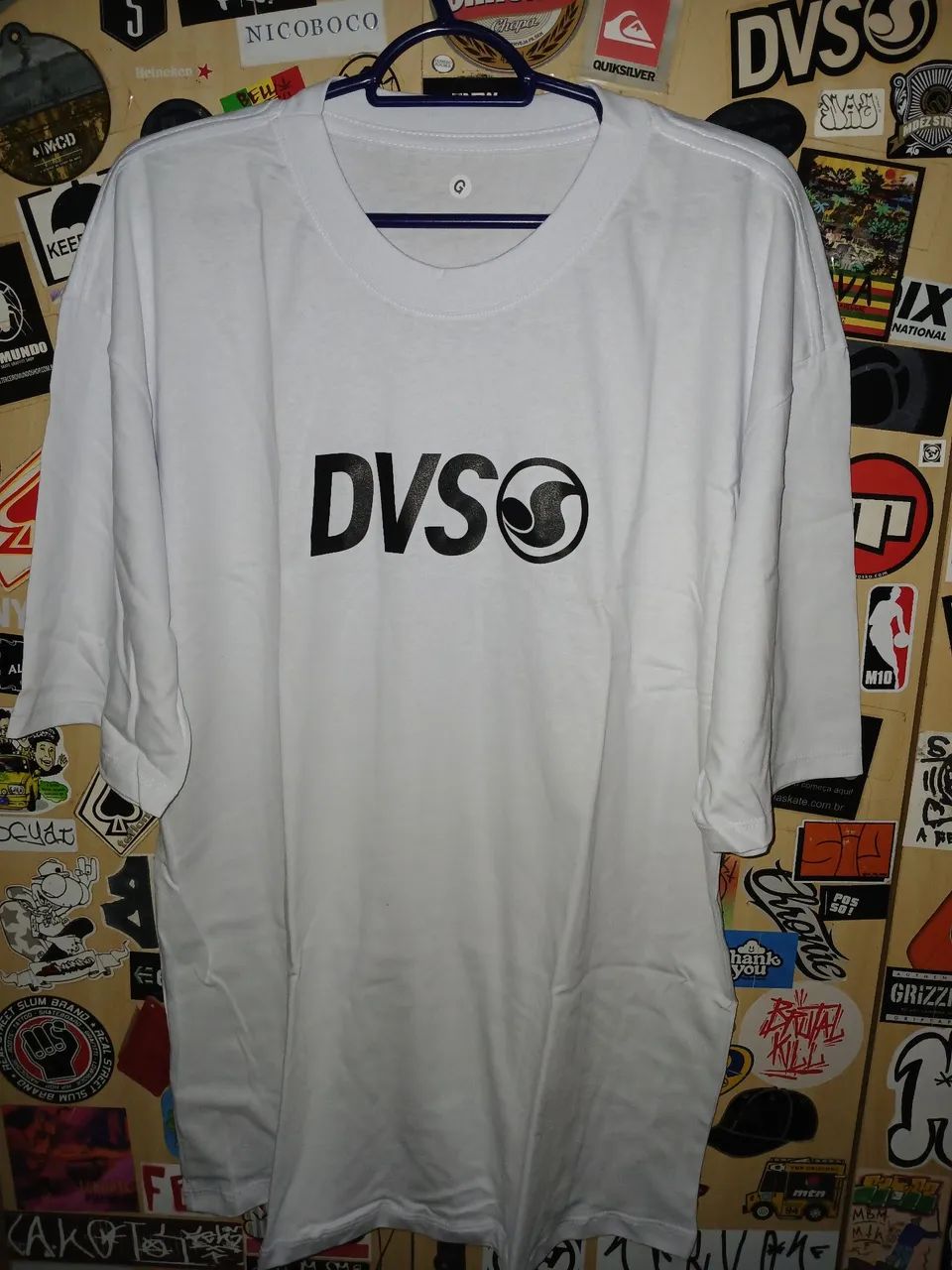 Camiseta DVS paralela - Branca