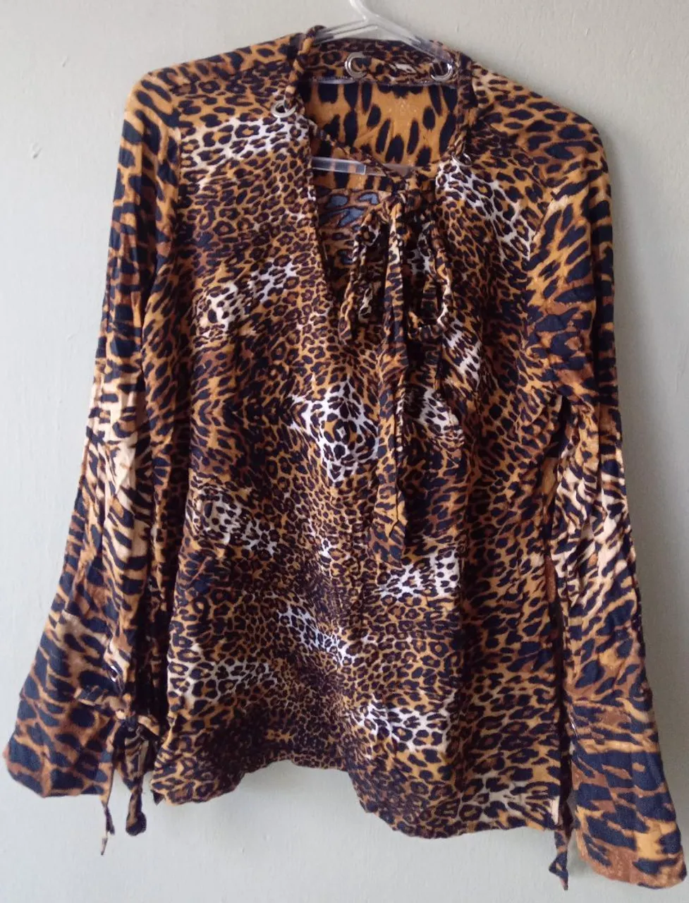 Blusa de onça com amarração