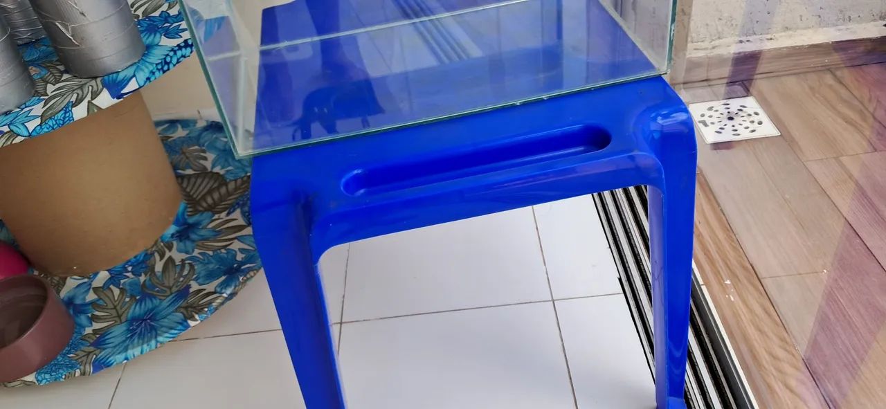 Mesa de plástico azul