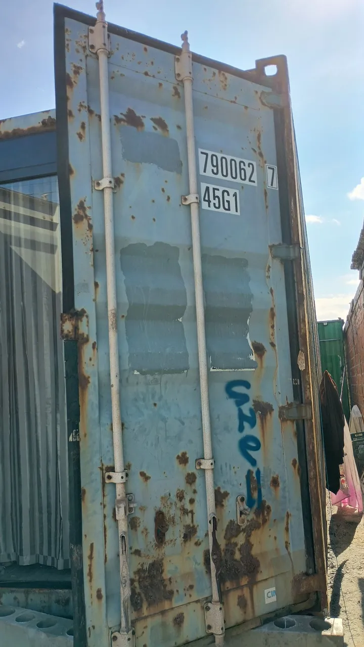 Porta de Container Marítimo - Aço