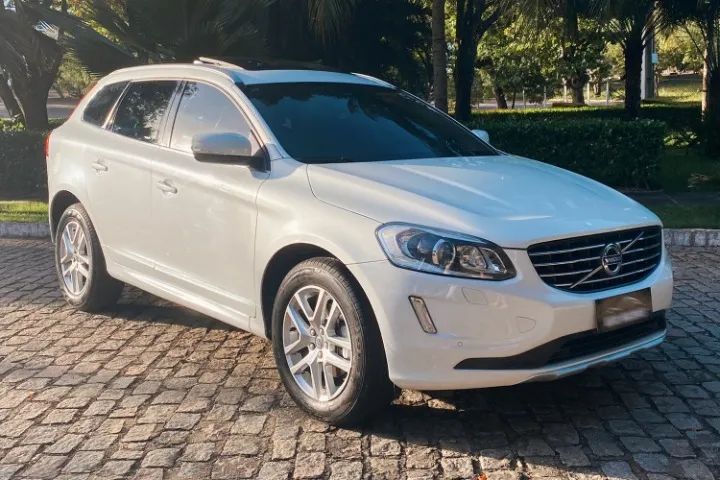 Volvo XC-60 Momentum 2.4 D5 2017 - Versão mais completa