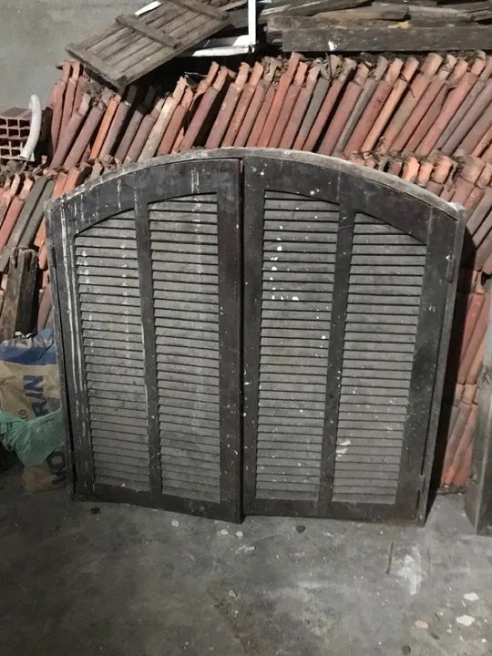 2 Janelas de madeira maciça estilo colonial - Foto 2