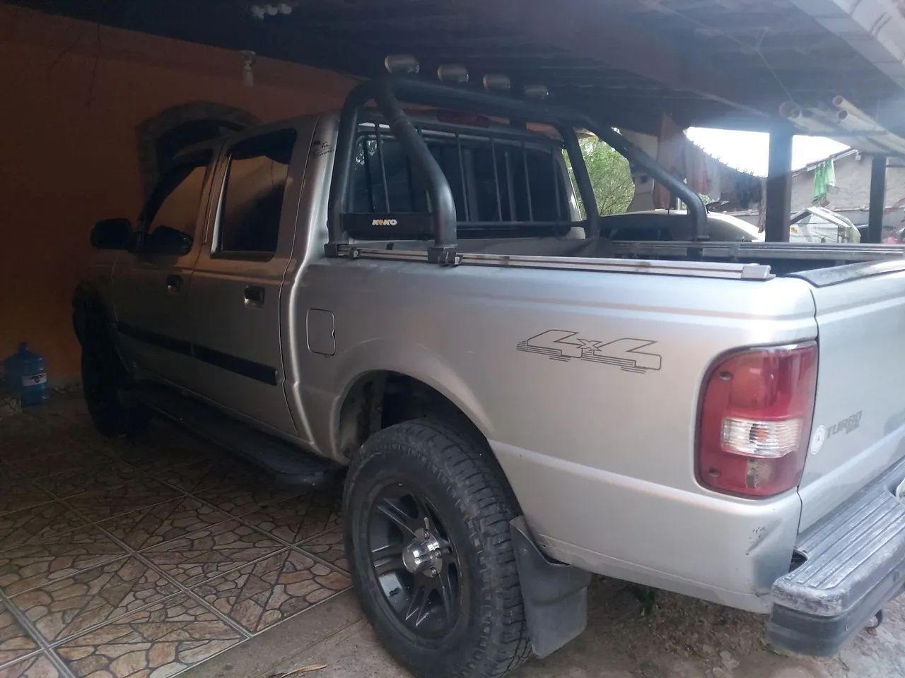 Camionete ranger cabine dupla 4x4 com manoal e cópia de chave carro de garagem  - Foto 2