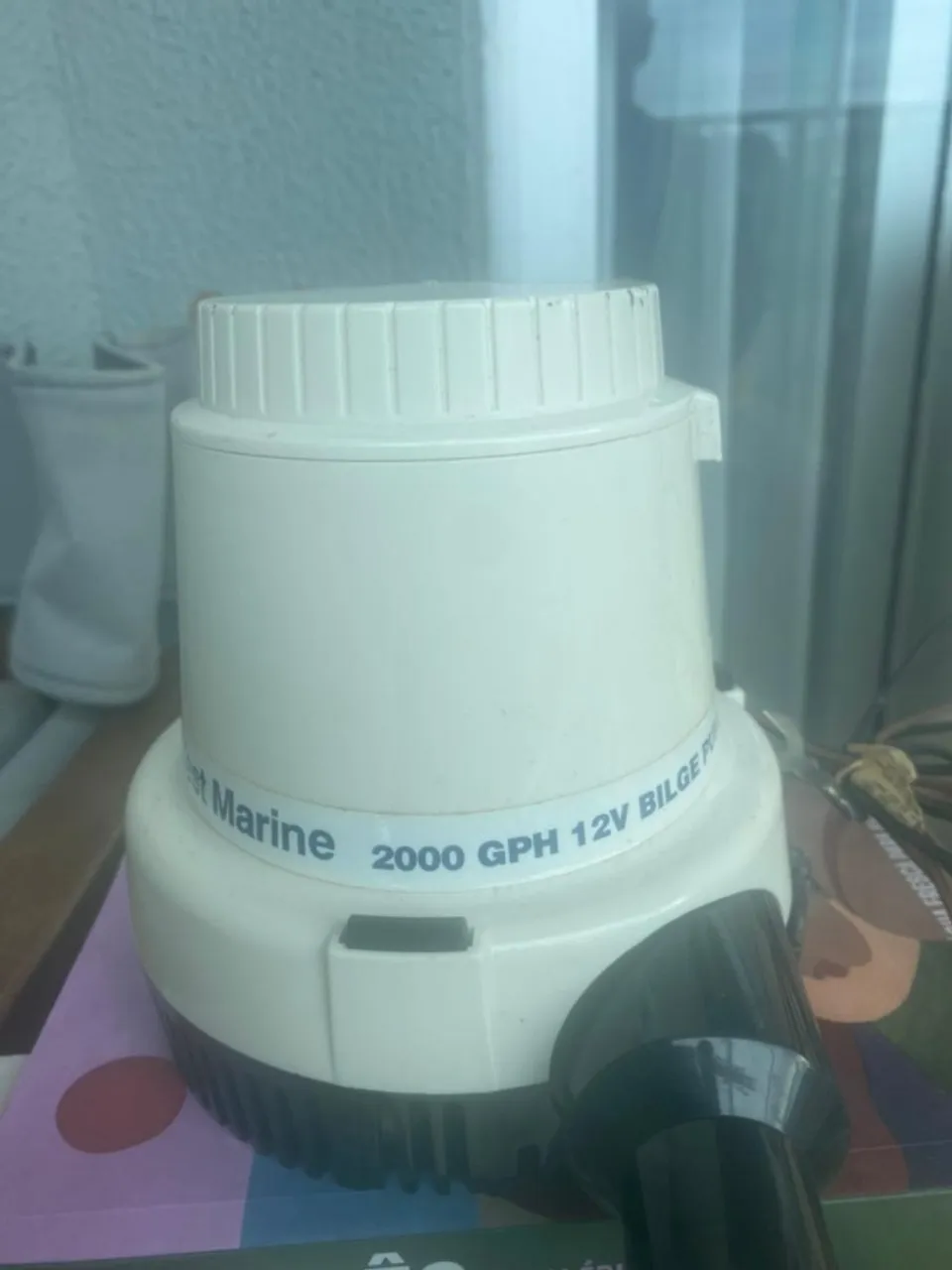 Bomba de porão - Marca West Marine - 2000GPH - 12 volts
