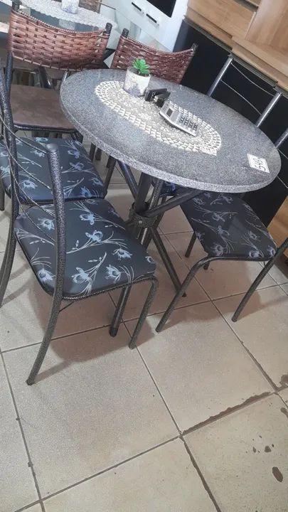 Mesa com 4 cadeiras - Foto 2