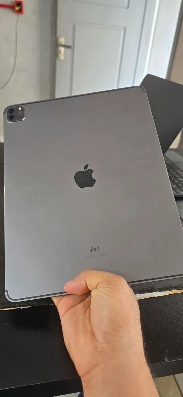iPad Pro 12.9 (4 geração) + Magic keyboard + Apple Pencil 2 - Completo 64312420855809124