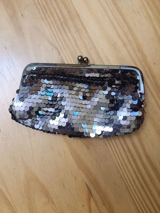 Bolsa clutch com paetês