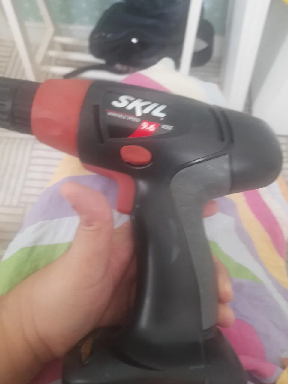 Furadeira e parafusadeira skil
