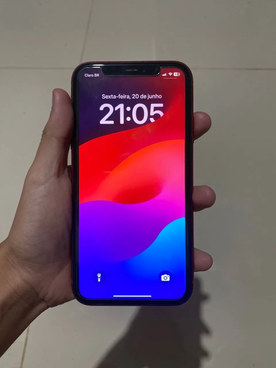 Vendo iPhone 11 com caixa e o cabo